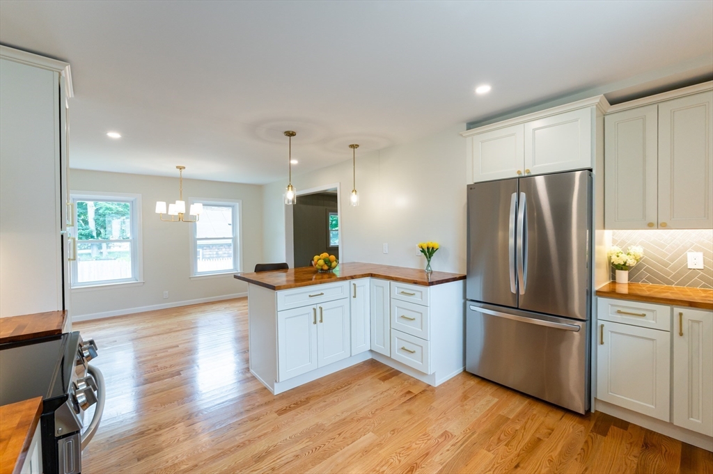 Hamilton, Massachusetts, 01982, United States, 3 Bedrooms Bedrooms, ,2 BathroomsBathrooms,Residential,For Sale,1934634