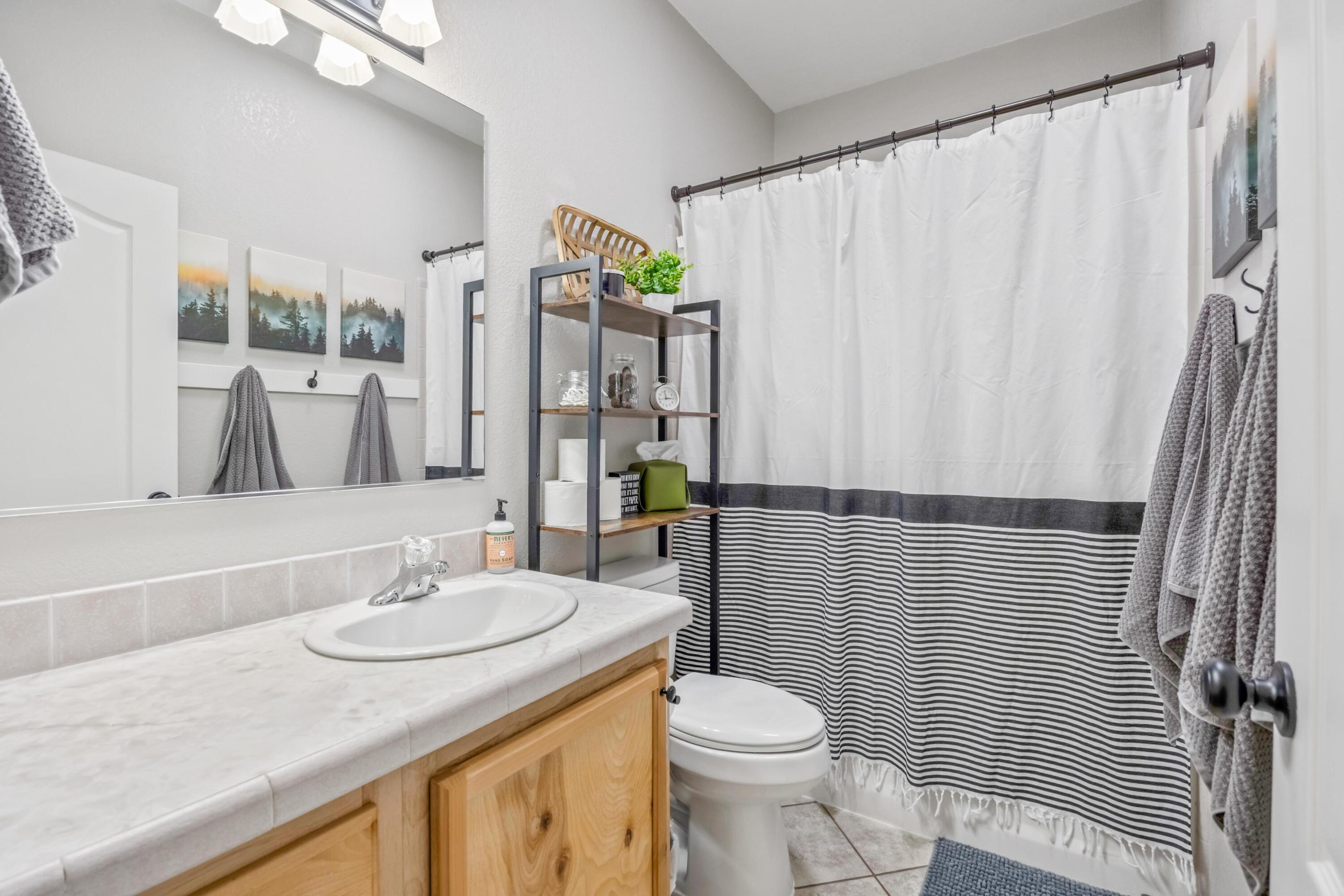 La Pine, Oregon, 97739, United States, 3 Bedrooms Bedrooms, ,3 BathroomsBathrooms,Residential,For Sale,2033541