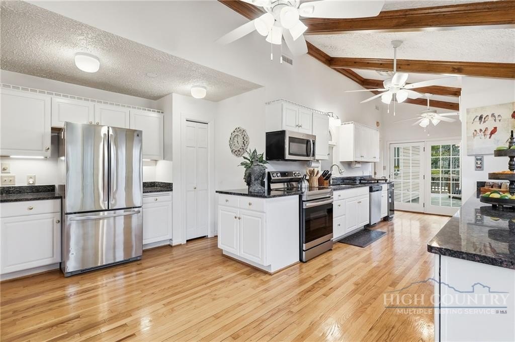 Banner Elk, North Carolina, 28604, United States, 4 Bedrooms Bedrooms, ,5 BathroomsBathrooms,Residential,For Sale,2020475