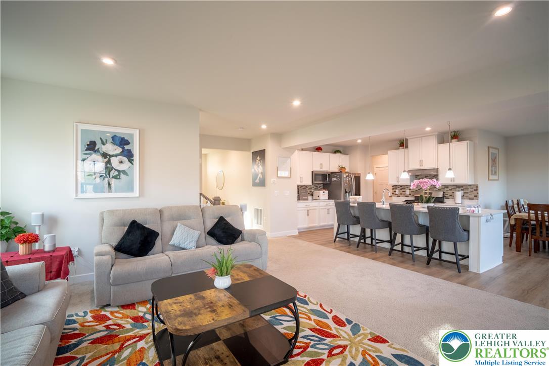 North Catasauqua Bor, Pennsylvania, 18032, United States, 4 Bedrooms Bedrooms, ,4 BathroomsBathrooms,Residential,For Sale,2001673