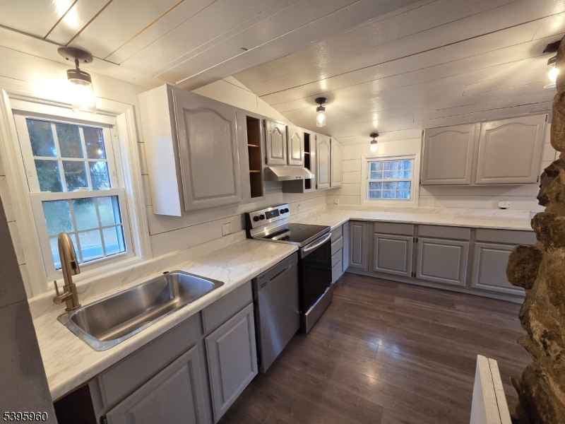 Tewksbury Twp., New Jersey, 07830, United States, 2 Bedrooms Bedrooms, ,2 BathroomsBathrooms,Residential,For Sale,1991114