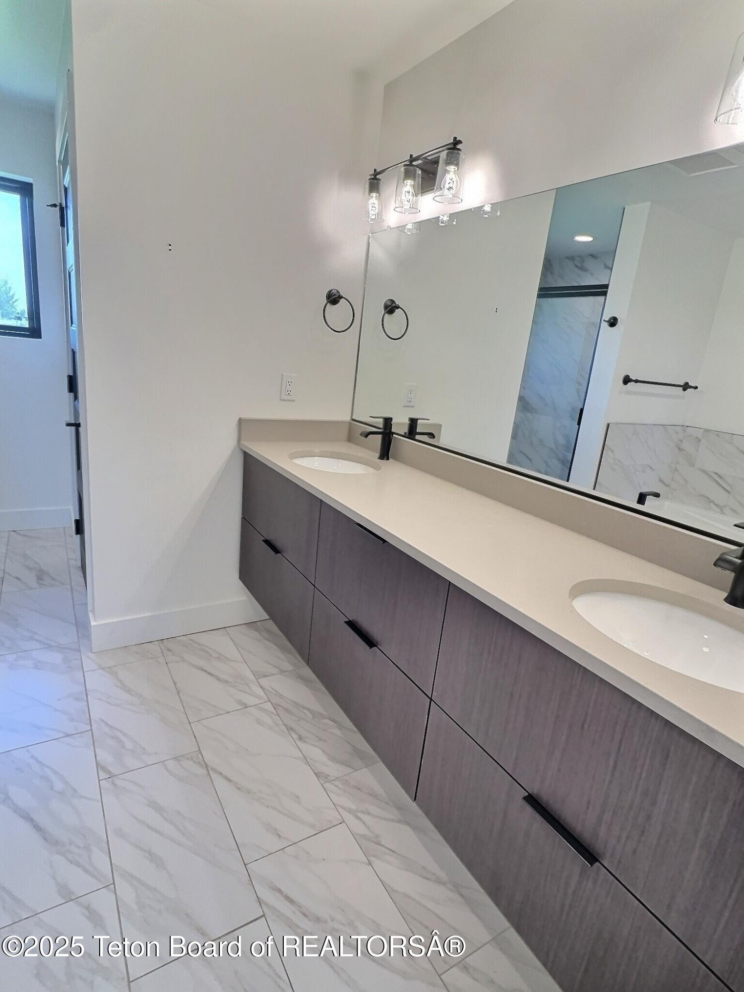 Victor, Idaho, 83455, United States, 3 Bedrooms Bedrooms, ,2 BathroomsBathrooms,Residential,For Sale,1982100