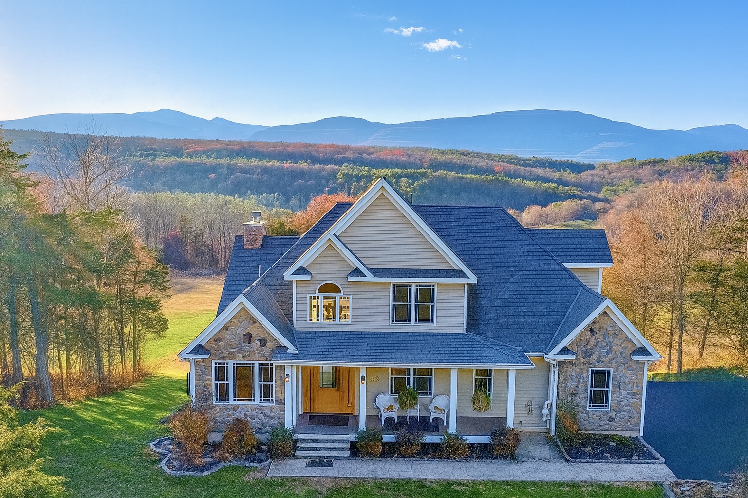 Catskill, New York, 12414, United States, 4 Bedrooms Bedrooms, ,3 BathroomsBathrooms,Residential,For Sale,1977487