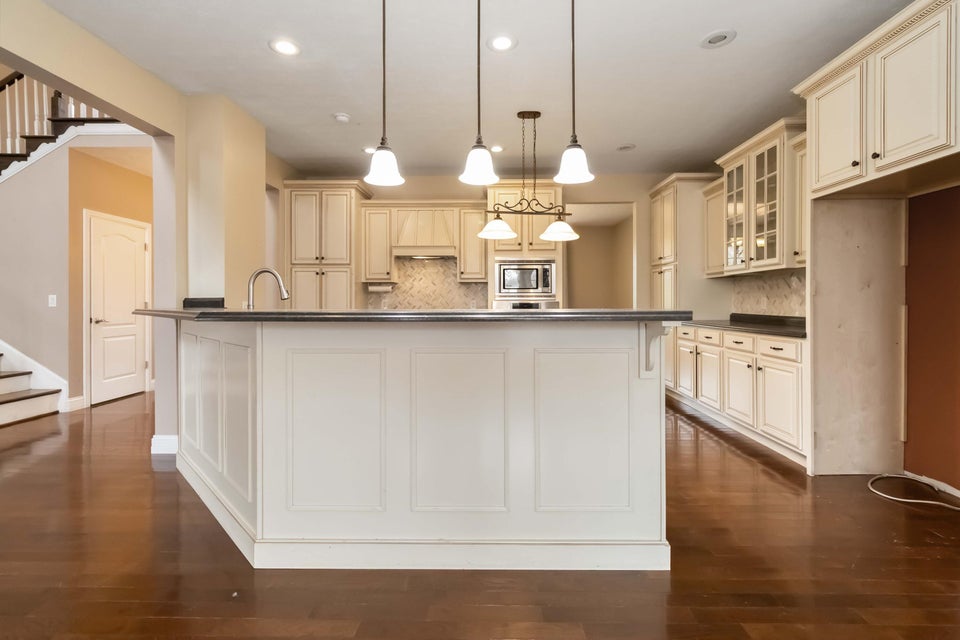 Dunnville, Kentucky, 42528, United States, 6 Bedrooms Bedrooms, ,5 BathroomsBathrooms,Residential,For Sale,1998018