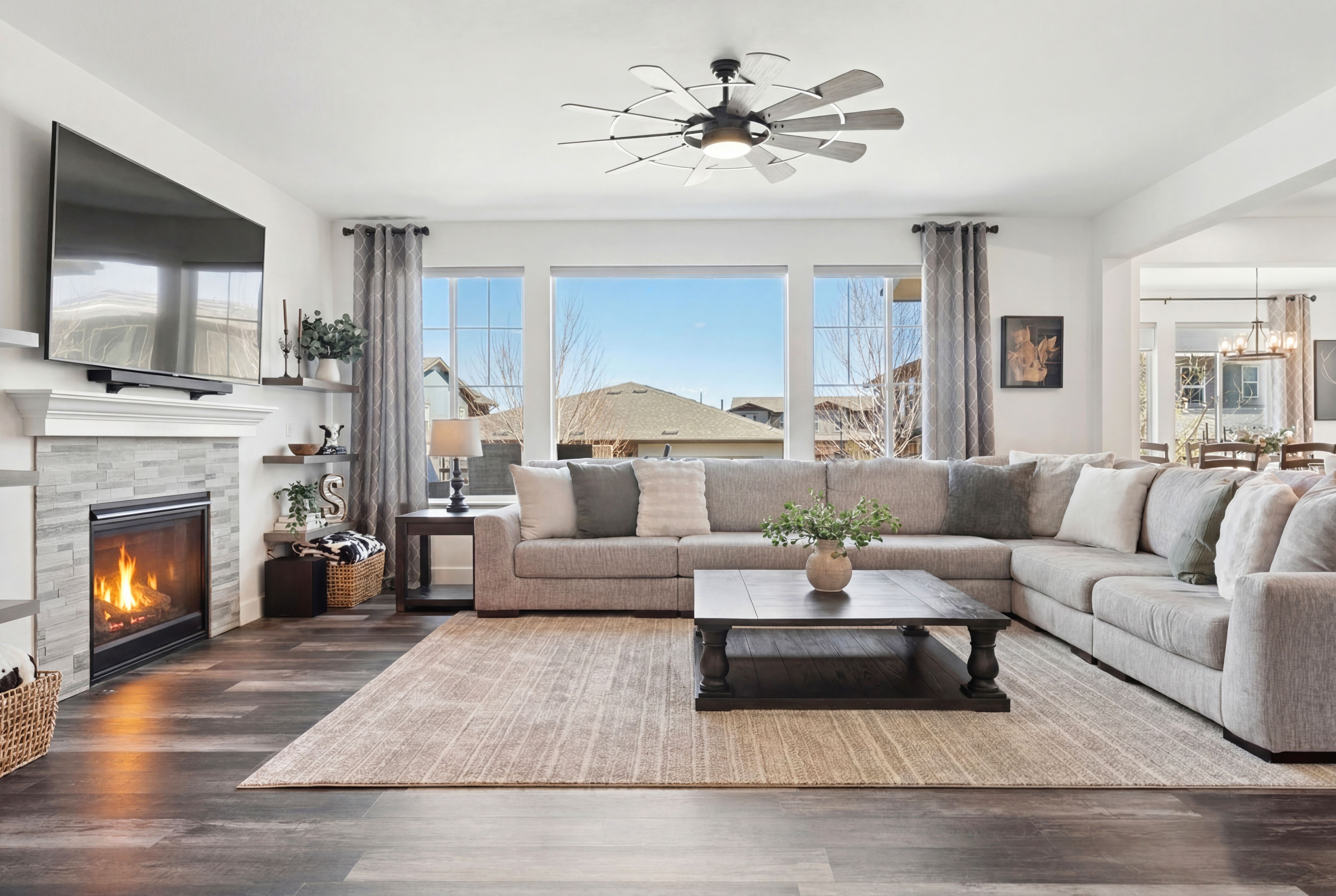  Newer construction, thoughtful design, and beautifully scaled spaces - 物件實景