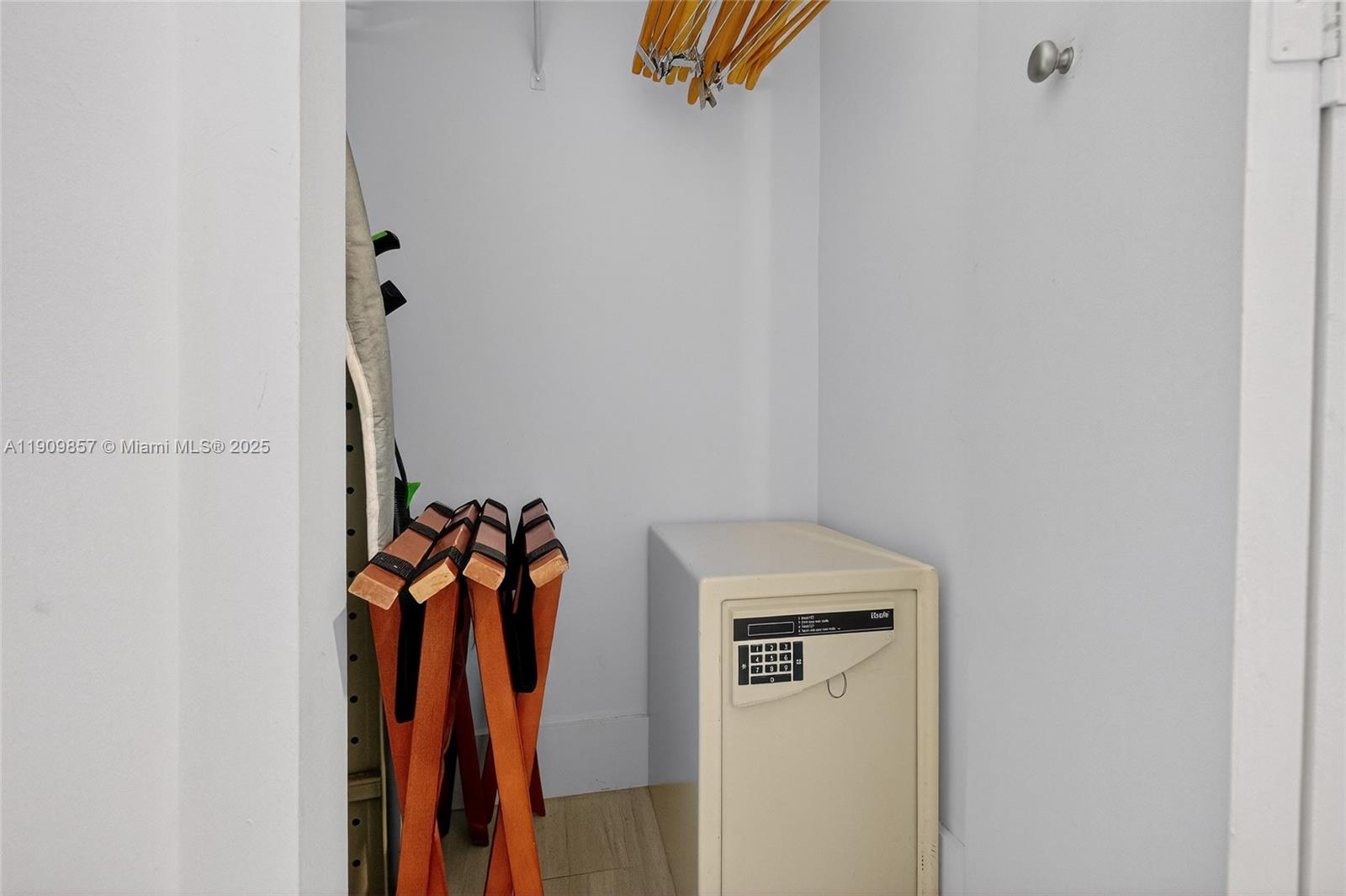 Miami, Florida, 33133, United States, 3 Bedrooms Bedrooms, ,4 BathroomsBathrooms,Residential,For Sale,1989266