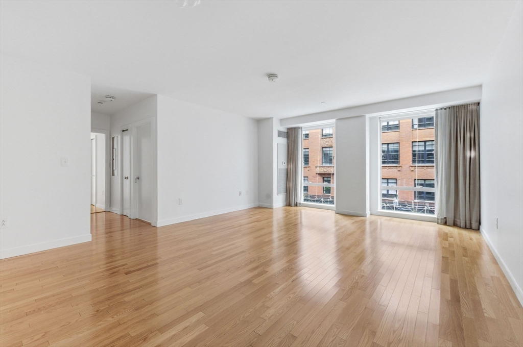 Boston, Massachusetts, 02110, United States, 2 Bedrooms Bedrooms, ,2 BathroomsBathrooms,Residential,For Sale,2048727