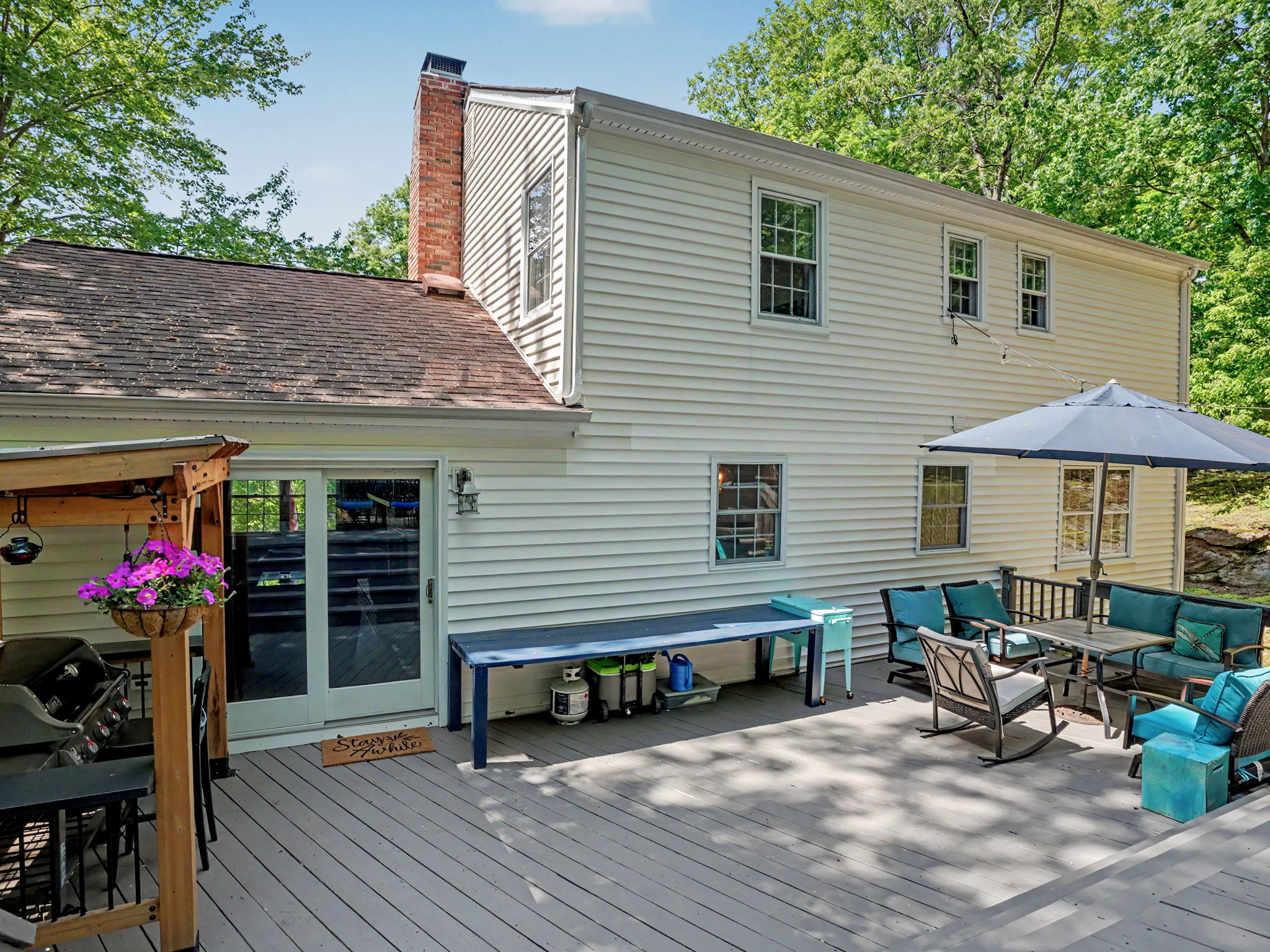  Hilltop Lake Hills Oasis with Renovated Chef