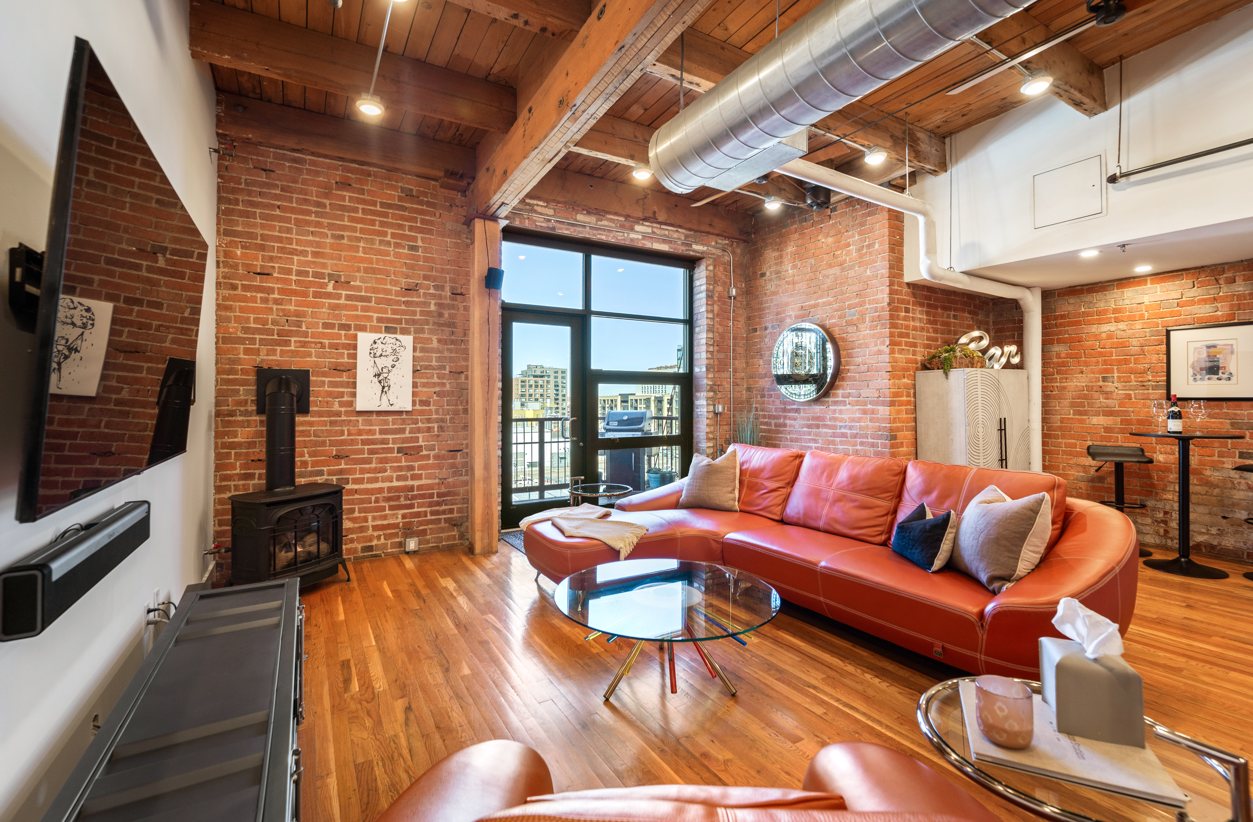  Unit 518 Occupies the Top Floor of the Ice House Lofts - 物件實景