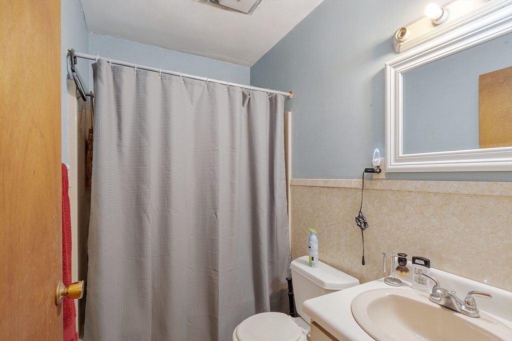 Framingham, Massachusetts, 01701, United States, 4 Bedrooms Bedrooms, ,3 BathroomsBathrooms,Residential,For Sale,1939196