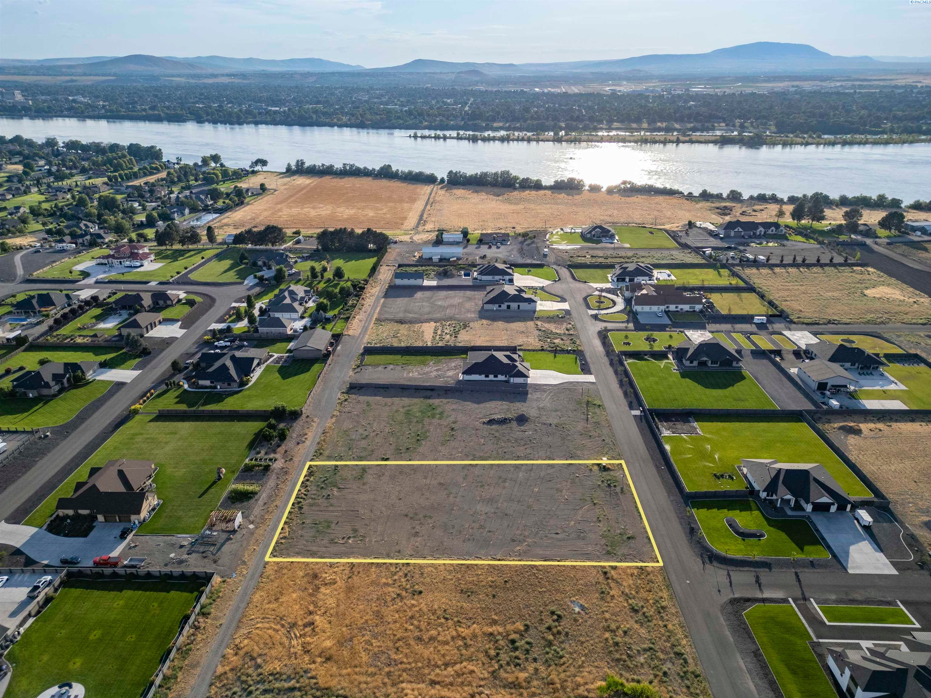 Pasco, Washington, 99301, United States, 6 Bedrooms Bedrooms, ,5 BathroomsBathrooms,Residential,For Sale,1976743