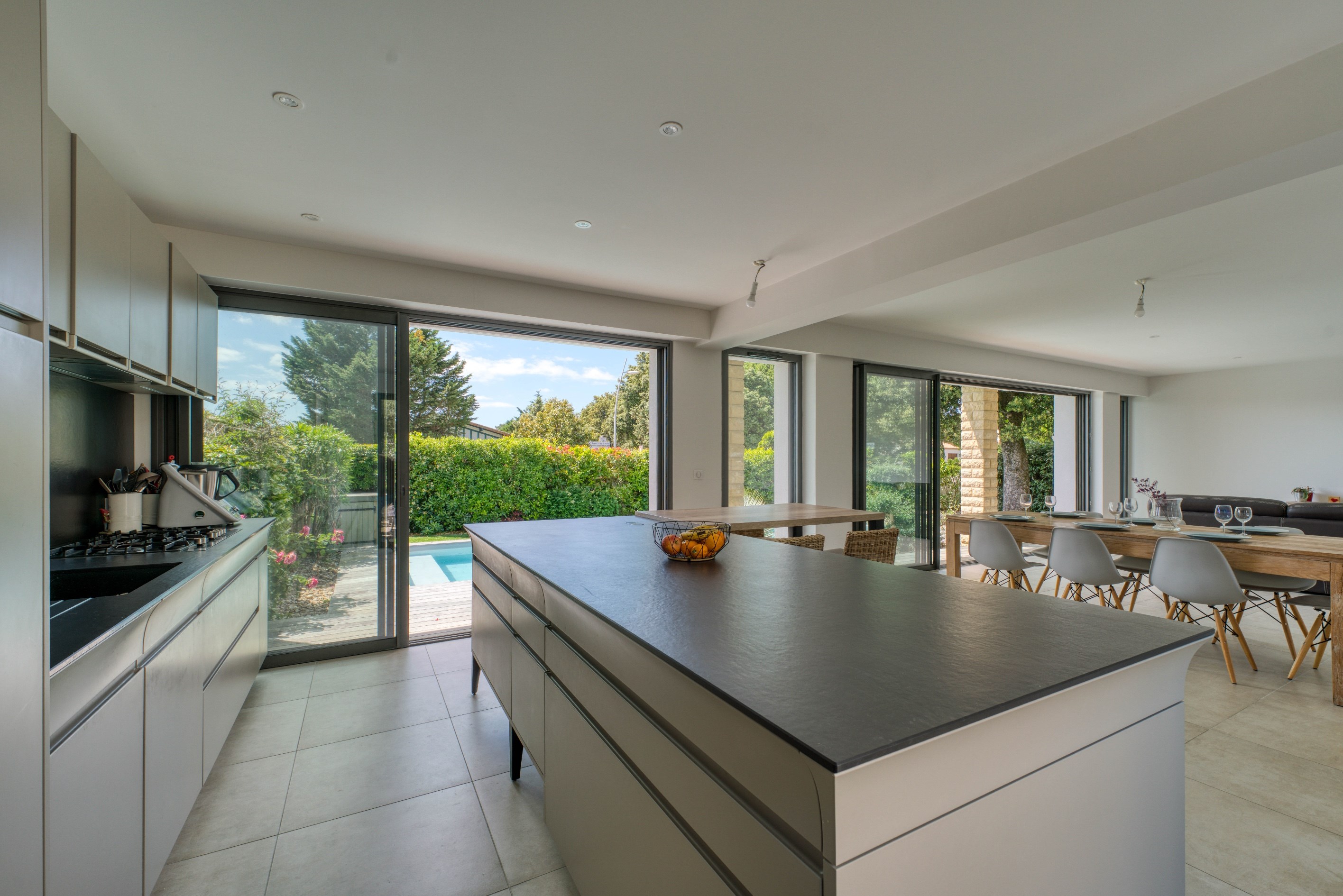  Vaux-sur-Mer – Beautifully Renovated Contemporary Villa with Sea View Glimpse - 物件實景