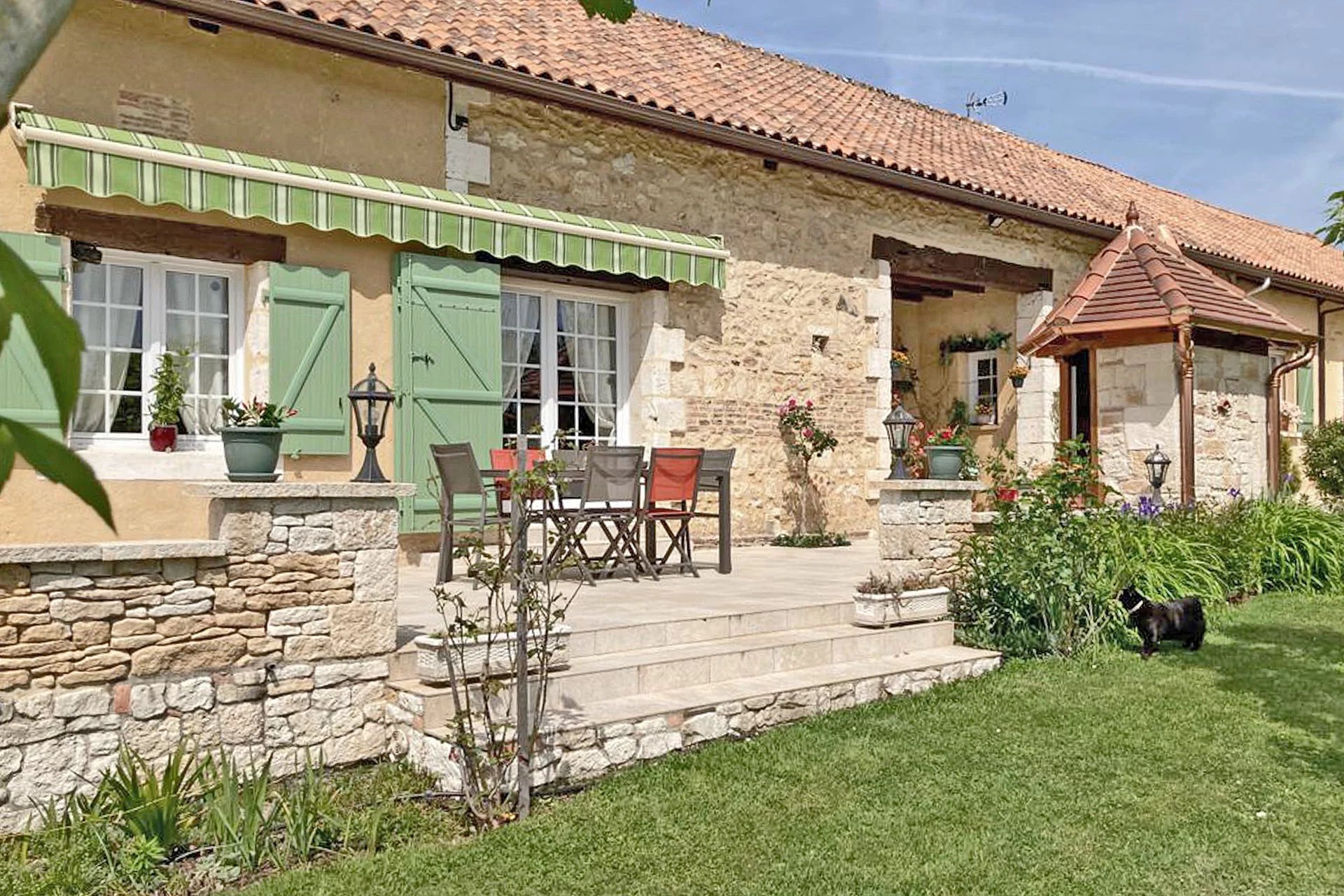 Bergerac, New Aquitaine, 24100, FR, 4 Bedrooms Bedrooms, ,3 BathroomsBathrooms,Residential,For Sale,1995573