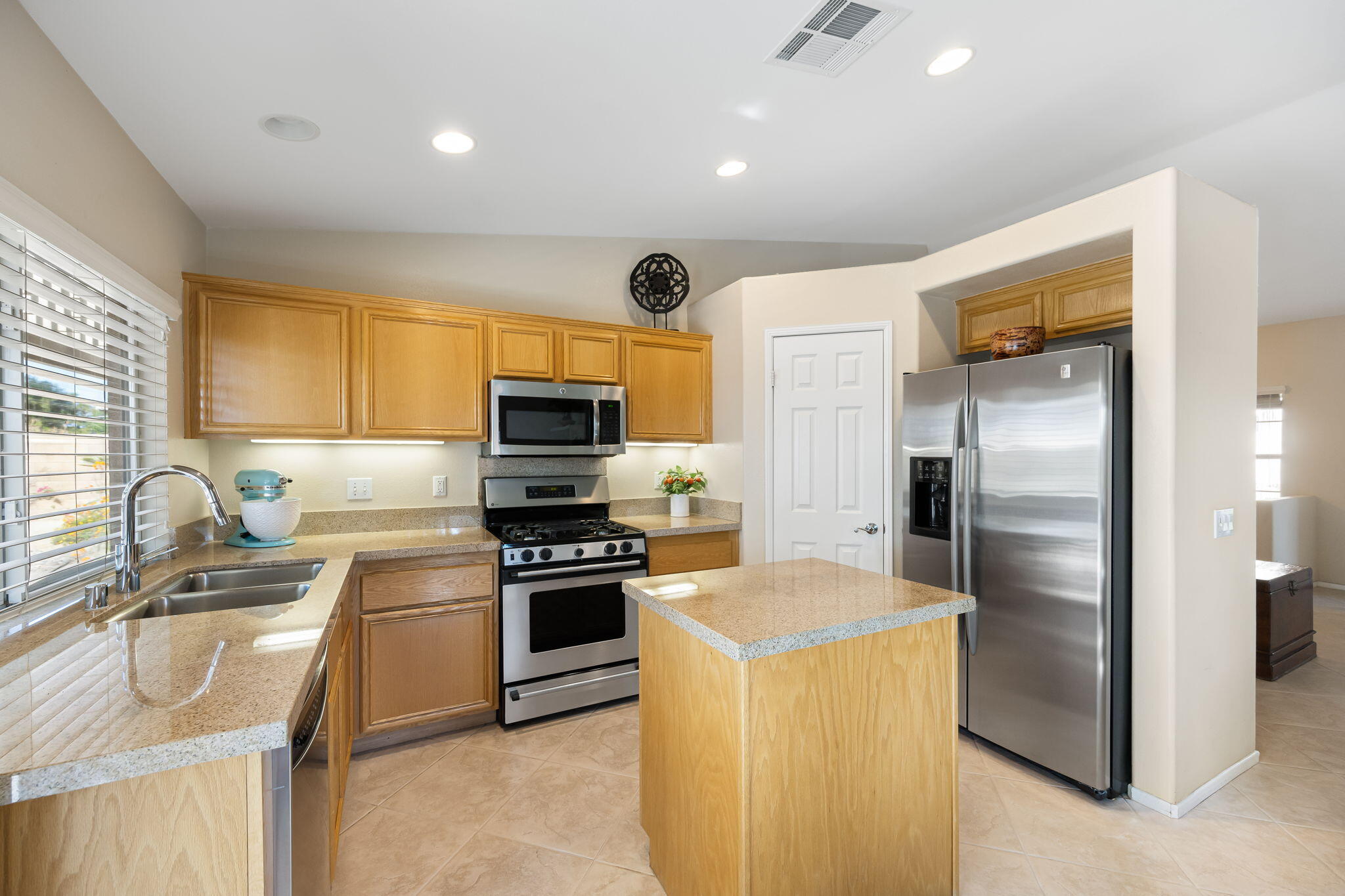 Indio, California, 92201, United States, 3 Bedrooms Bedrooms, ,2 BathroomsBathrooms,Residential,For Sale,1910889