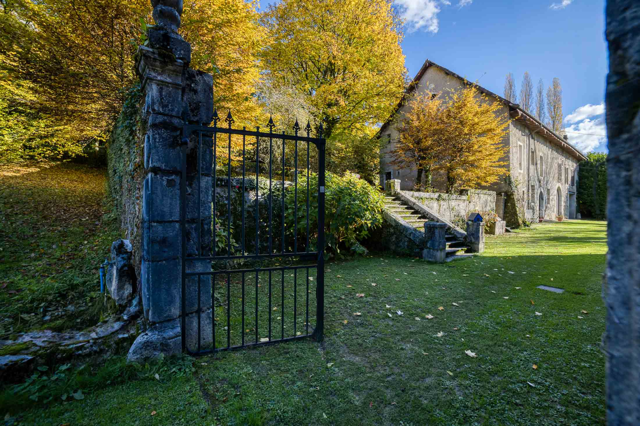 Between mountains and lakes an exceptional château from the 18th century - 物件實景