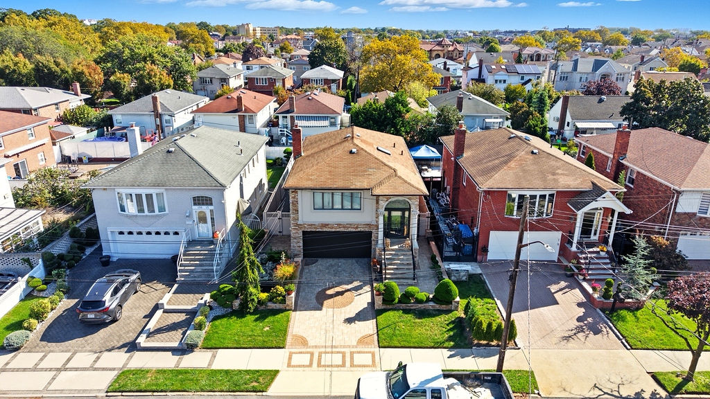 Howard, New York, 11414, United States, 4 Bedrooms Bedrooms, ,3 BathroomsBathrooms,Residential,For Sale,1975737