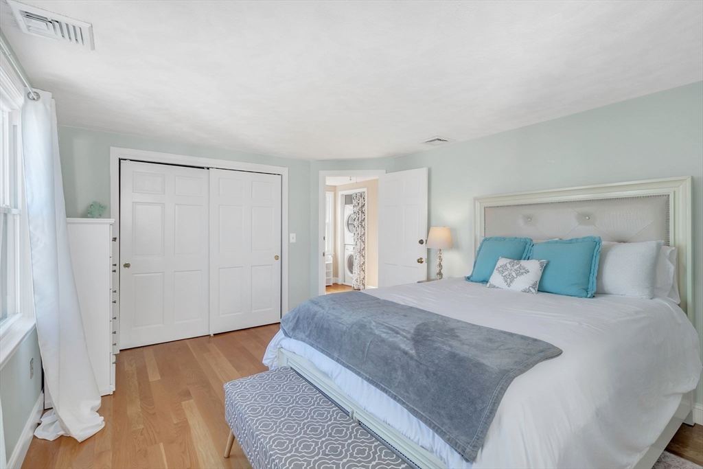 Weymouth, Massachusetts, 02191, United States, 3 Bedrooms Bedrooms, ,2 BathroomsBathrooms,Residential,For Sale,1876021