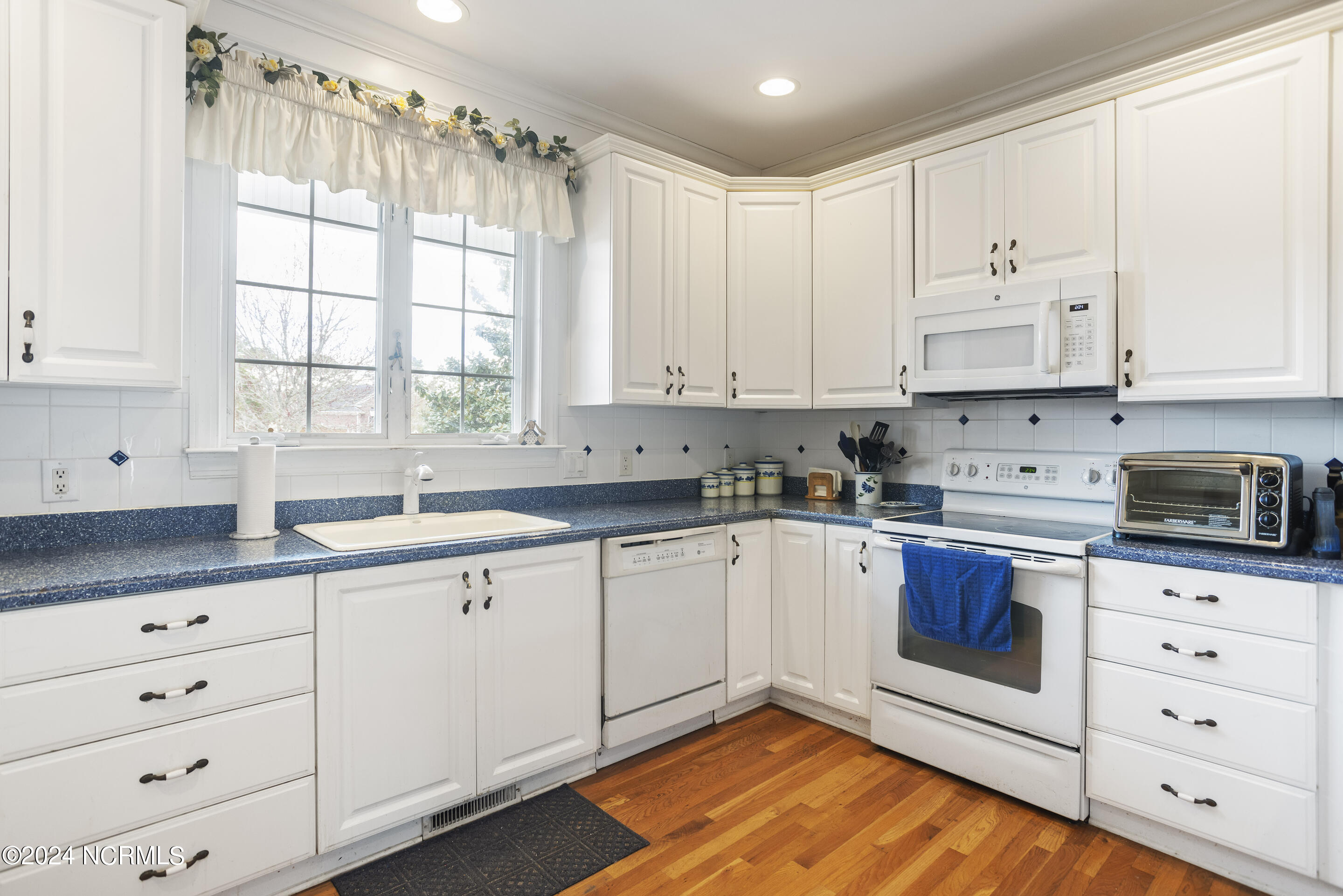 Southport, North Carolina, 28461, United States, 3 Bedrooms Bedrooms, ,5 BathroomsBathrooms,Residential,For Sale,1827148