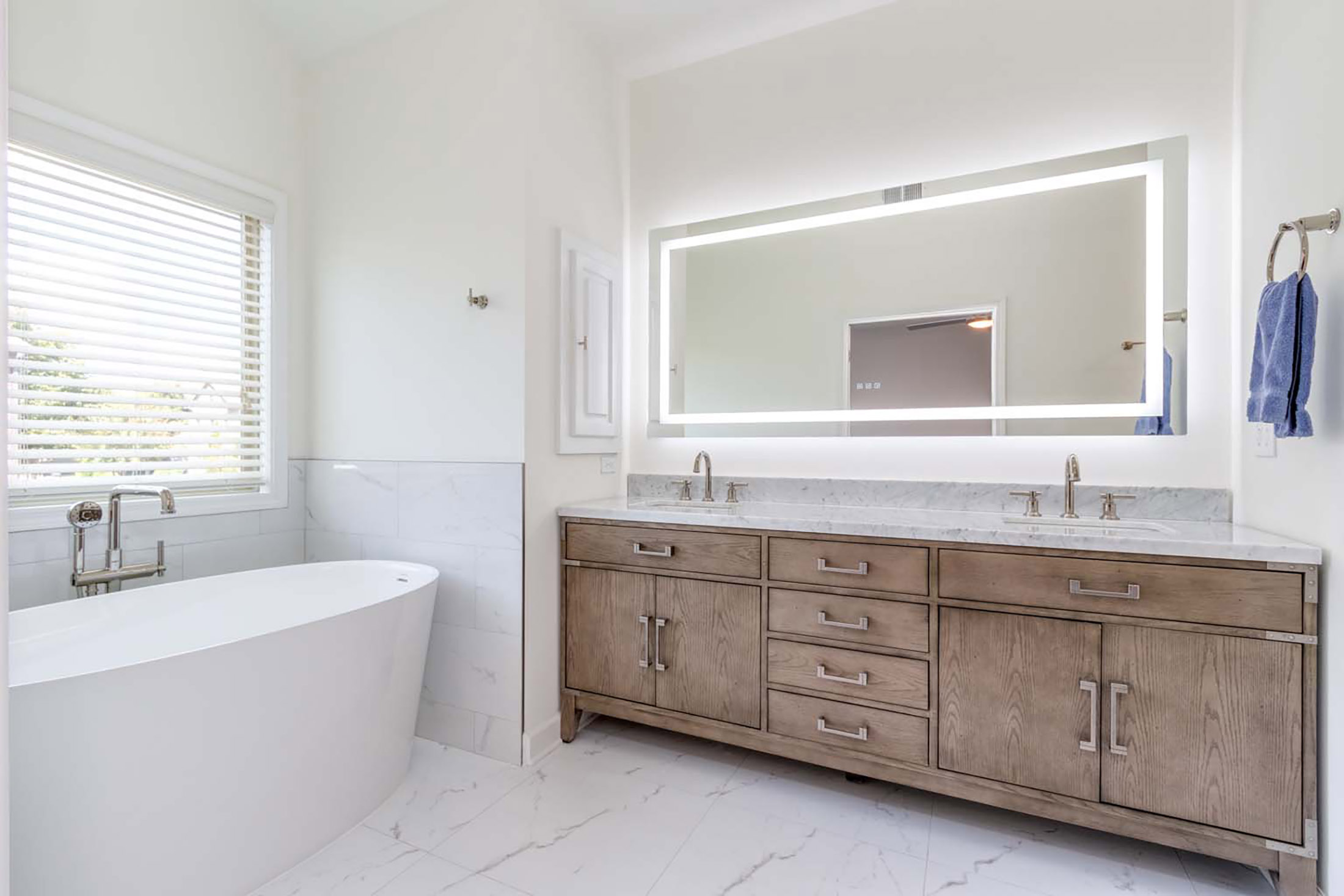  Four-Bedroom Brick Corner Lot in Jamestown - 物件實景