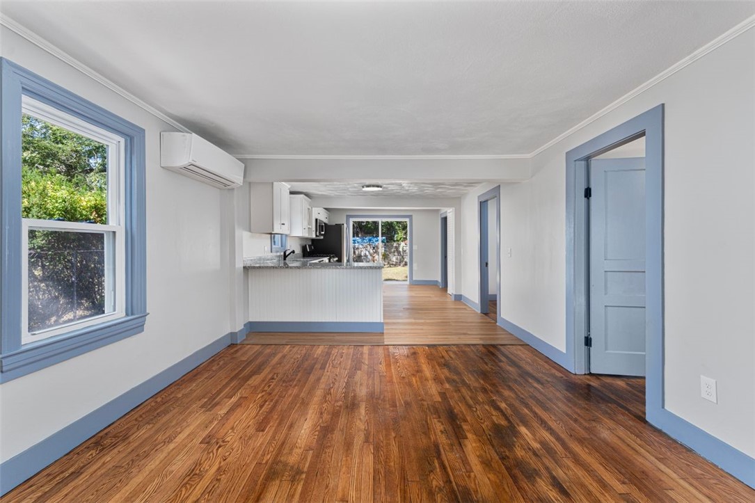 Warwick, Rhode Island, 02889, United States, 4 Bedrooms Bedrooms, ,2 BathroomsBathrooms,Residential,For Sale,1988287