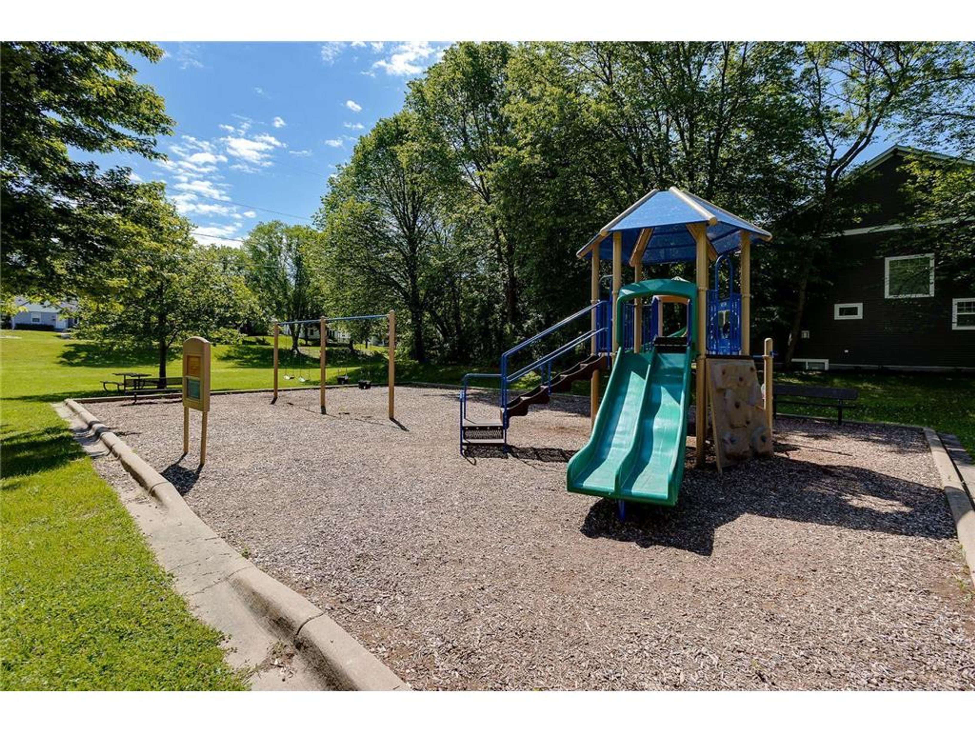  Bright St. Louis Park Home Near West End - 物件實景