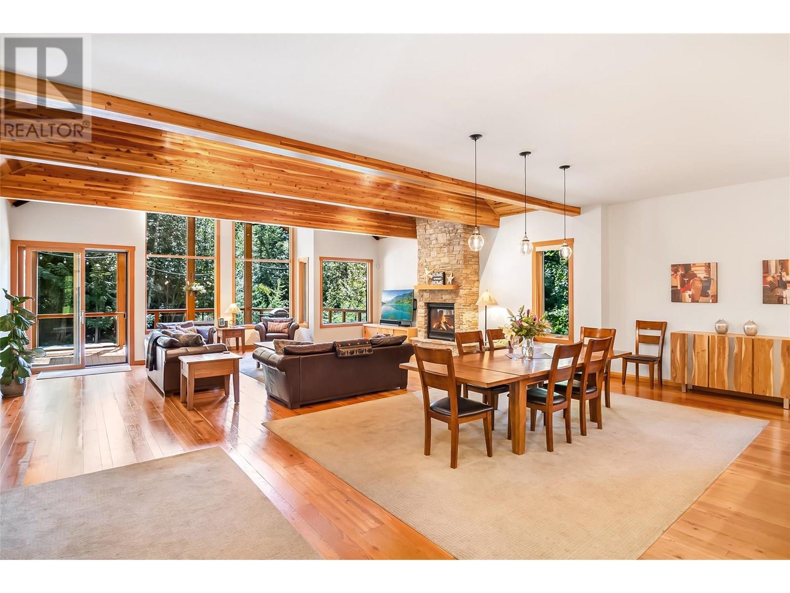 REVELSTOKE, British Columbia, V0E 2S3, CA, 6 Bedrooms Bedrooms, ,4 BathroomsBathrooms,Residential,For Sale,1912503