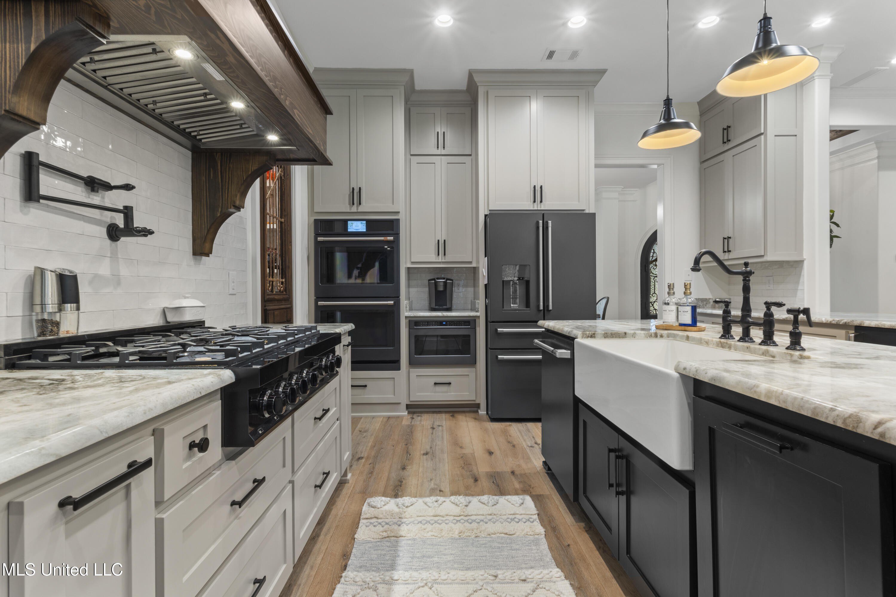 Gulfport, Mississippi, 39503, United States, 5 Bedrooms Bedrooms, ,5 BathroomsBathrooms,Residential,For Sale,1974357