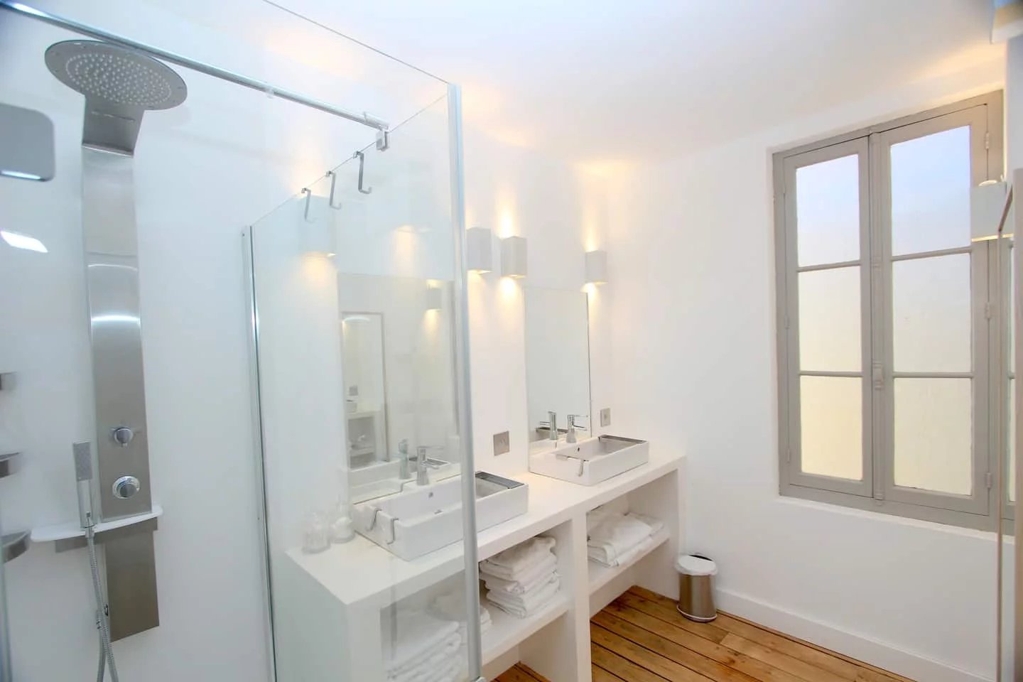 Port-Saint-Louis-du-Rhône, Provence-Alpes-Côte d?Azur, 13230, FR, 8 Bedrooms Bedrooms, ,6 BathroomsBathrooms,Residential,For Sale,1612582