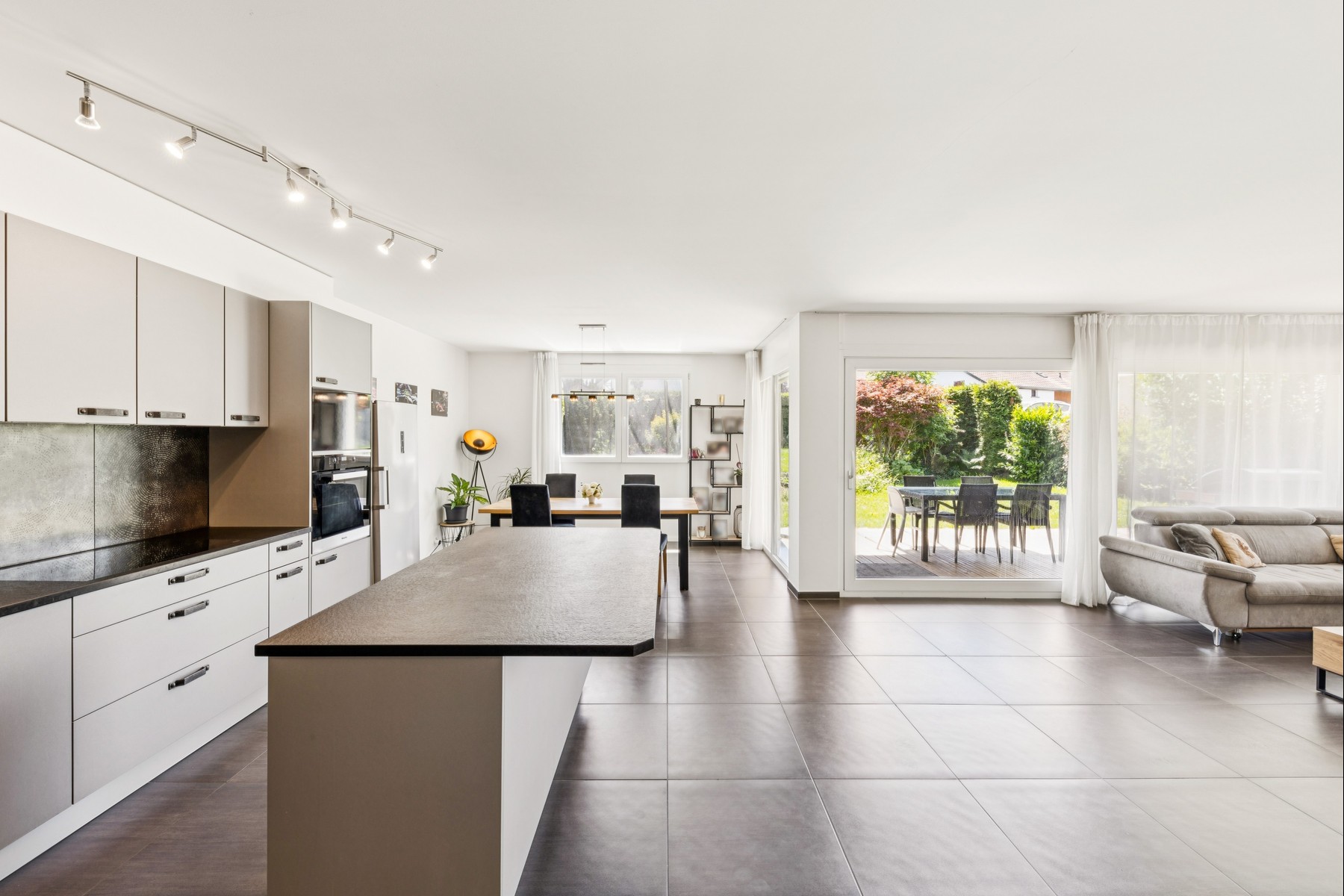  4.5-room ground-floor apartment with a terrace and garden - 物件實景