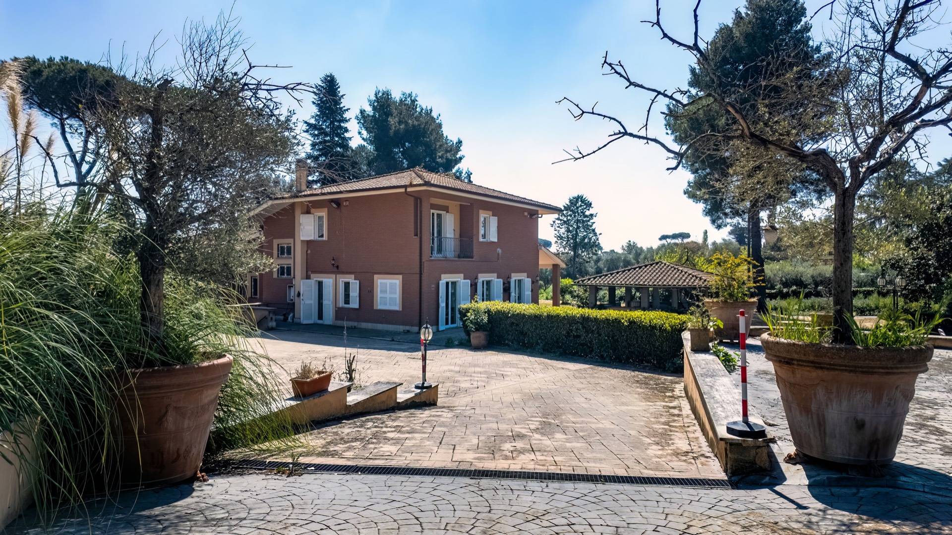 Roma, Roma, 00100, IT, 4 Bedrooms Bedrooms, ,4 BathroomsBathrooms,Residential,For Sale,1932410