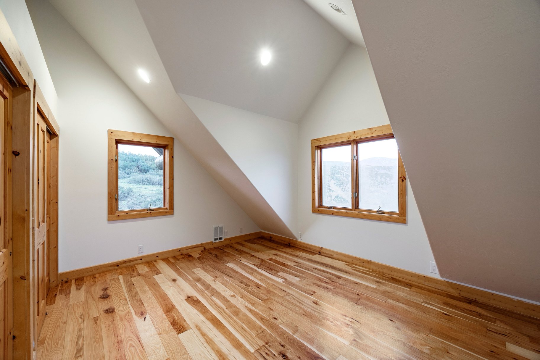  Refined Mountain Home on 1.27 Acres Near Snowbasin - 物件實景