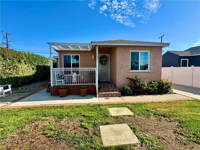 Compton, California, 90222, United States, 4 Bedrooms Bedrooms, ,2 BathroomsBathrooms,Residential,For Sale,1987435