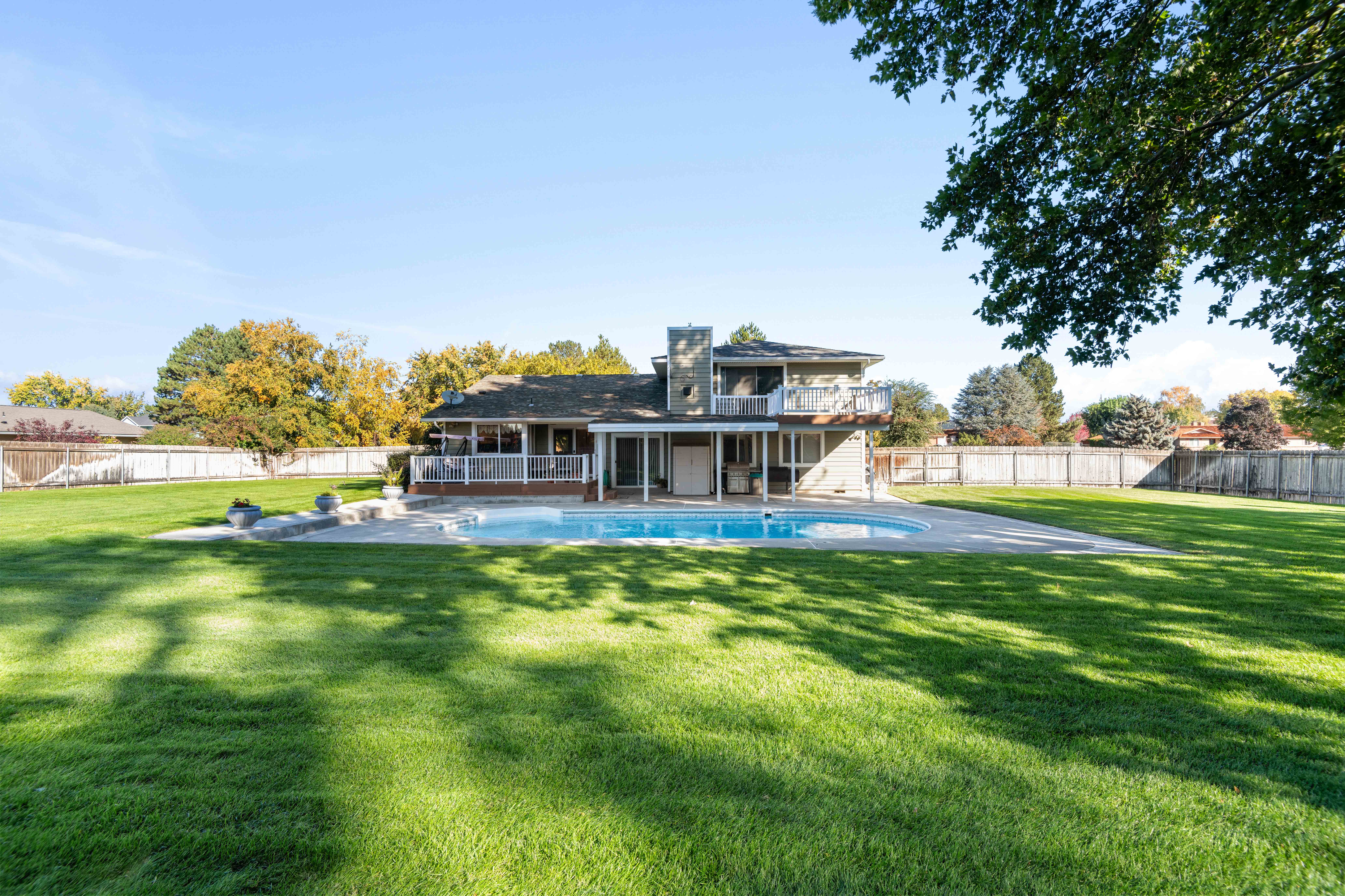  Property with a POOL and room for a shop - 物件實景