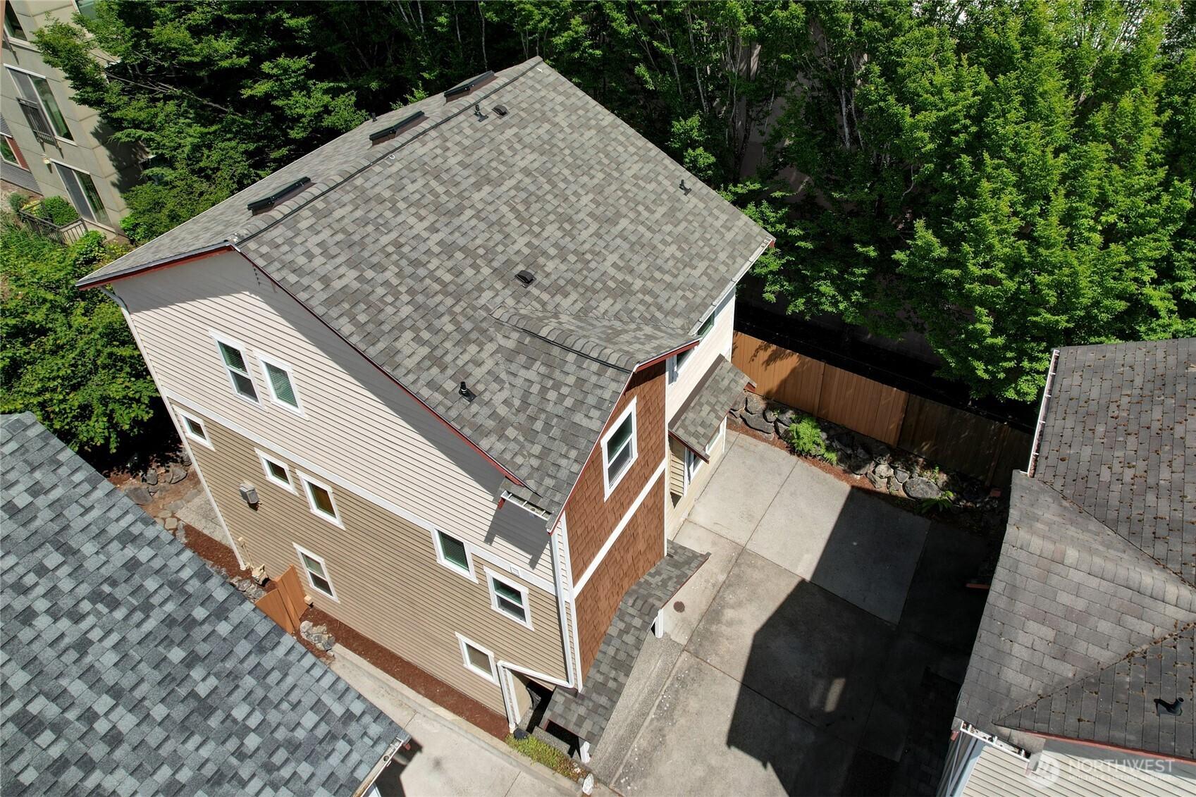 SEATTLE, Washington, 98133, United States, 3 Bedrooms Bedrooms, ,3 BathroomsBathrooms,Residential,For Sale,1890741