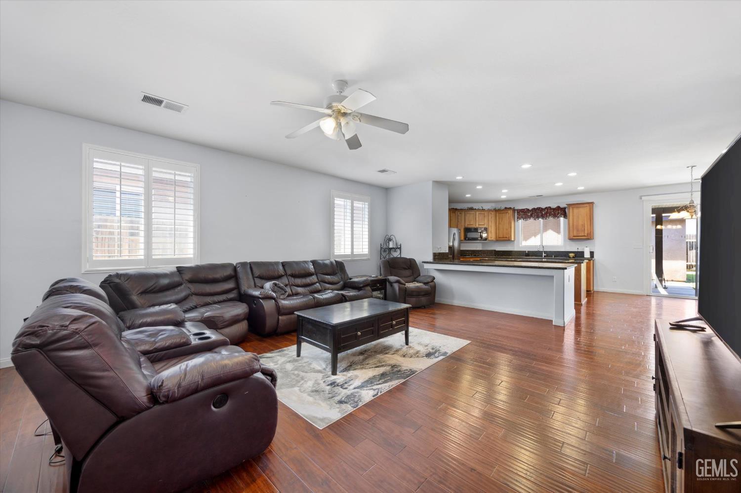 Bakersfield, California, 93313, United States, 5 Bedrooms Bedrooms, ,4 BathroomsBathrooms,Residential,For Sale,1984687