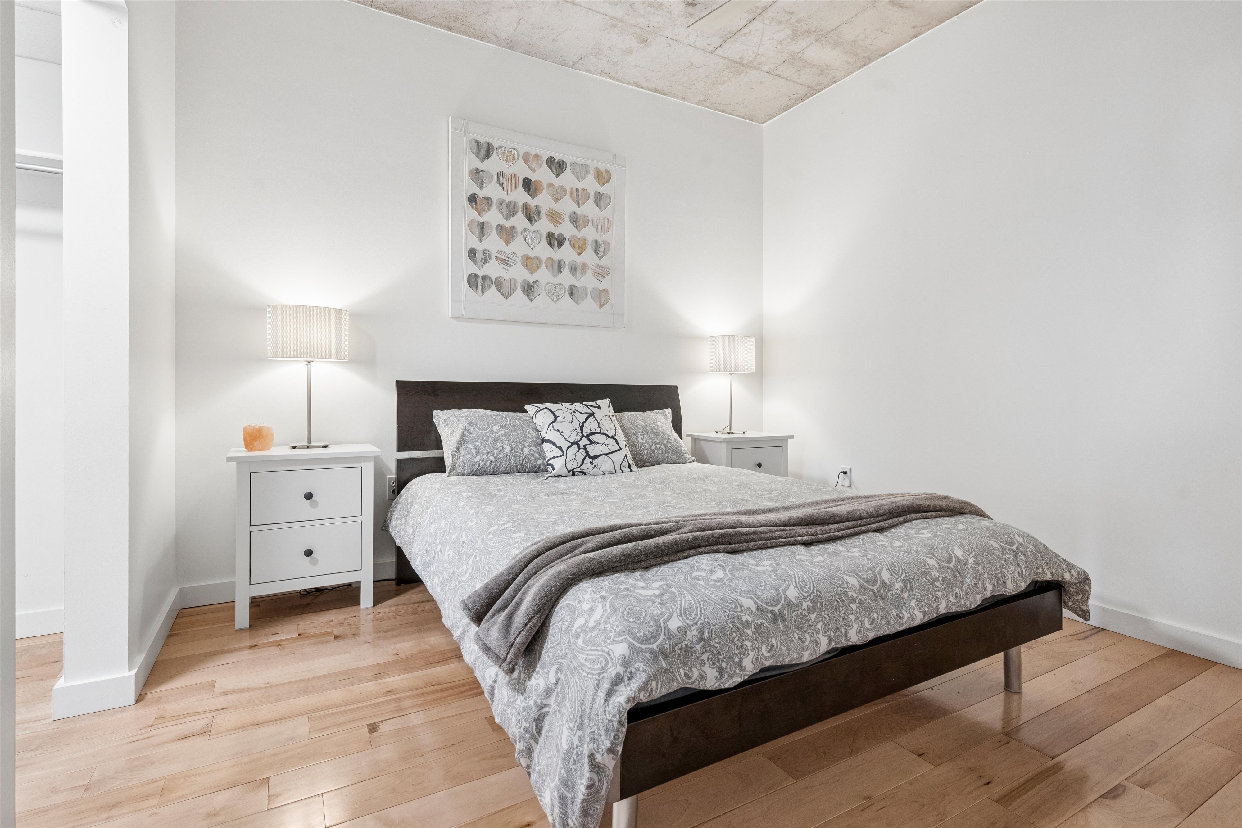  This beautifully updated residence welcomes you with stunning natural light - 物件實景