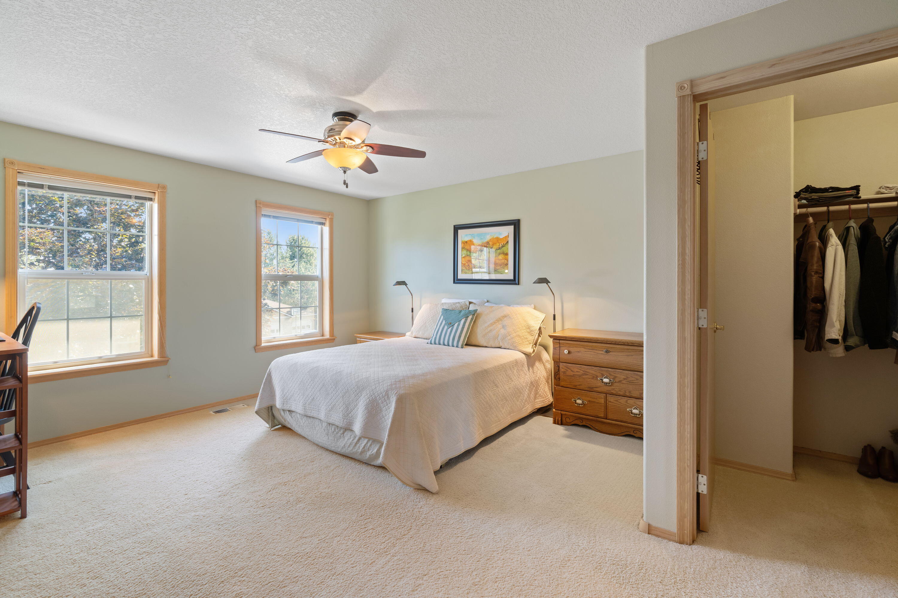 Redmond, Oregon, 97756, United States, 3 Bedrooms Bedrooms, ,4 BathroomsBathrooms,Residential,For Sale,1856956
