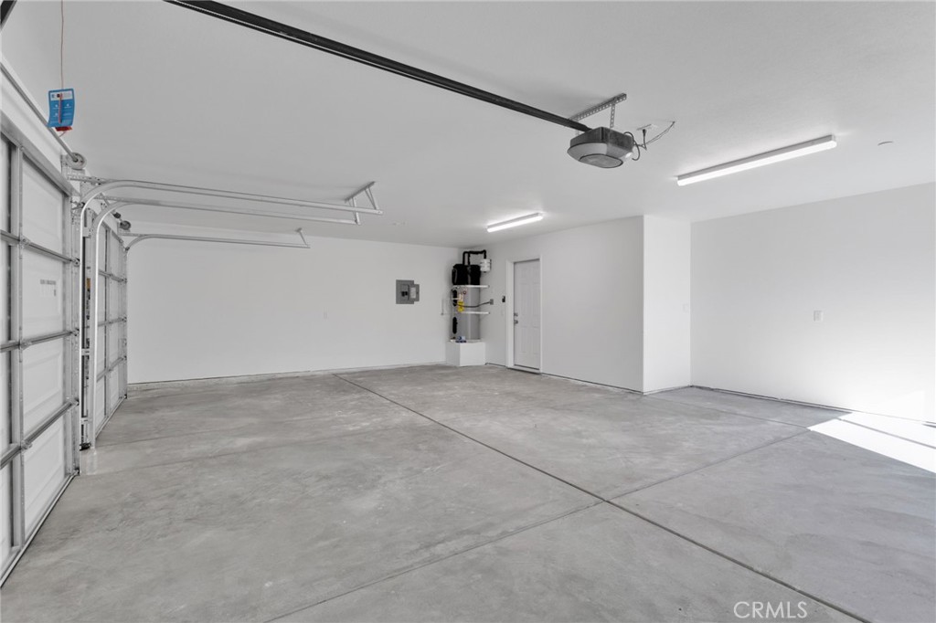 Hesperia, California, 92345, United States, 4 Bedrooms Bedrooms, ,3 BathroomsBathrooms,Residential,For Sale,1989445