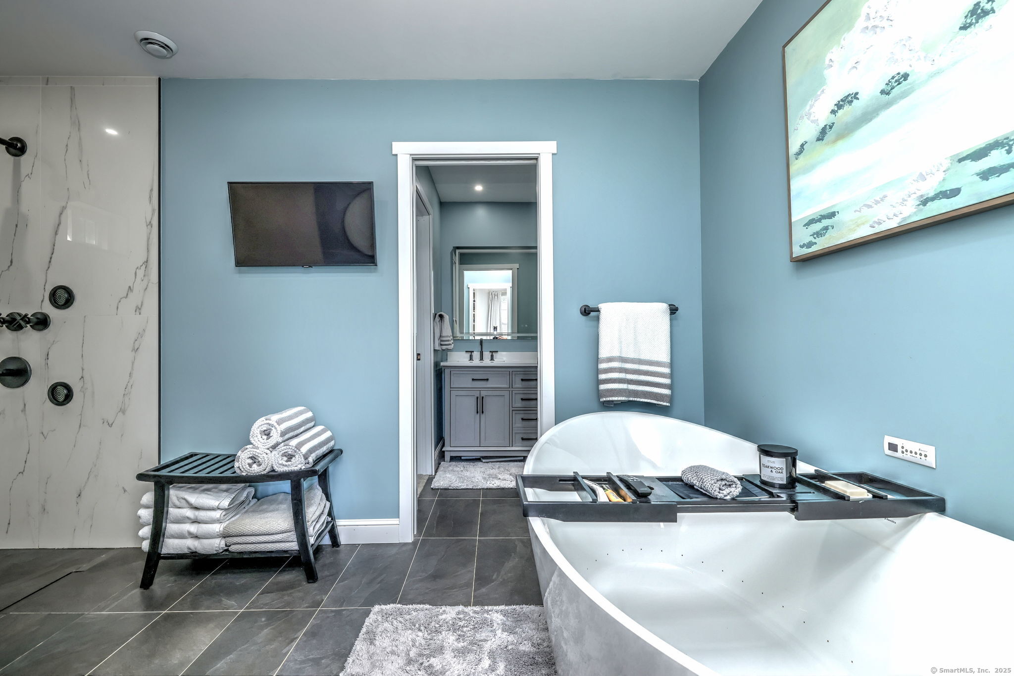 Milford, Connecticut, 06460, United States, 4 Bedrooms Bedrooms, ,3 BathroomsBathrooms,Residential,For Sale,1939362