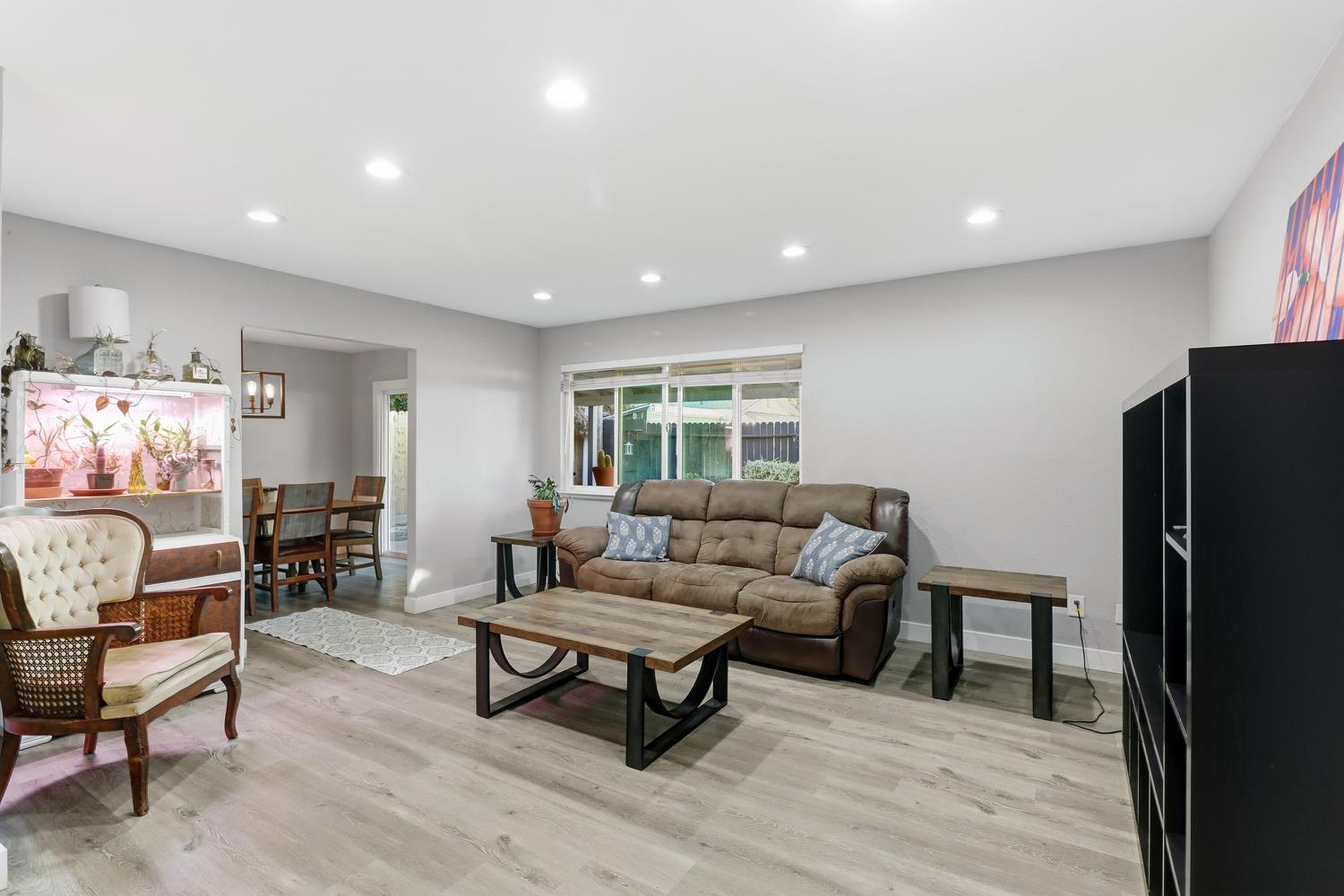 Sacramento, California, 95826, United States, 3 Bedrooms Bedrooms, ,2 BathroomsBathrooms,Residential,For Sale,1991468