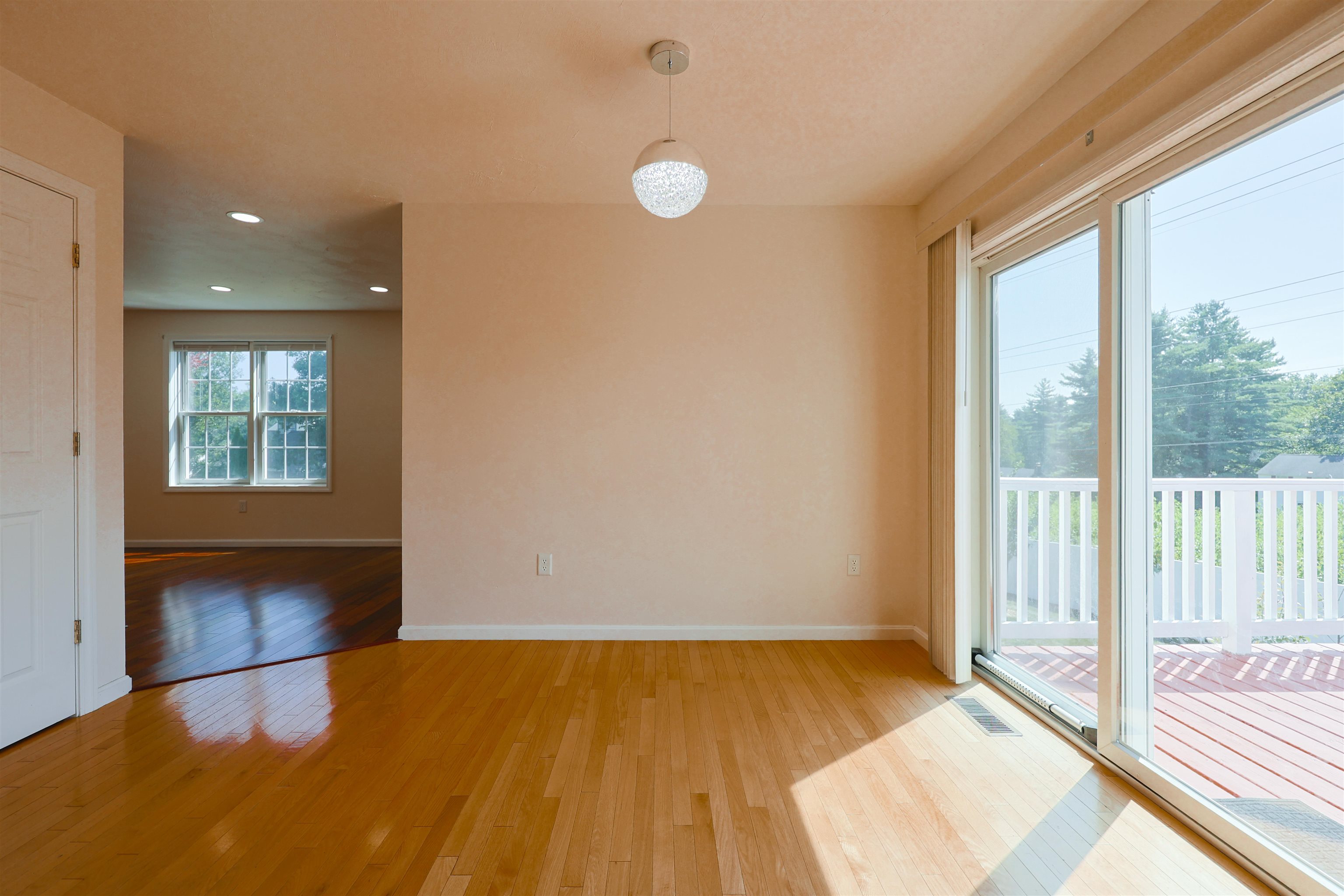 Derry, New Hampshire, 03038, United States, 3 Bedrooms Bedrooms, ,2 BathroomsBathrooms,Residential,For Sale,1926194
