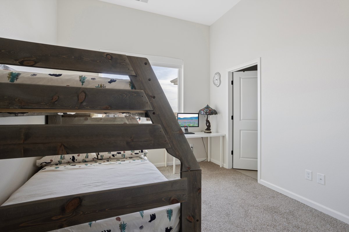 Cheyenne, Wyoming, 82009, United States, 5 Bedrooms Bedrooms, ,3 BathroomsBathrooms,Residential,For Sale,1982356