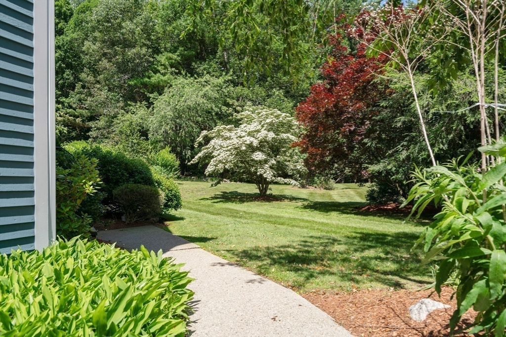 Hopkinton, Massachusetts, 01748, United States, 2 Bedrooms Bedrooms, ,3 BathroomsBathrooms,Residential,For Sale,1875527