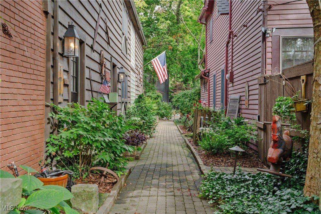 Cleveland, Ohio, 44113, United States, 3 Bedrooms Bedrooms, ,4 BathroomsBathrooms,Residential,For Sale,1984065