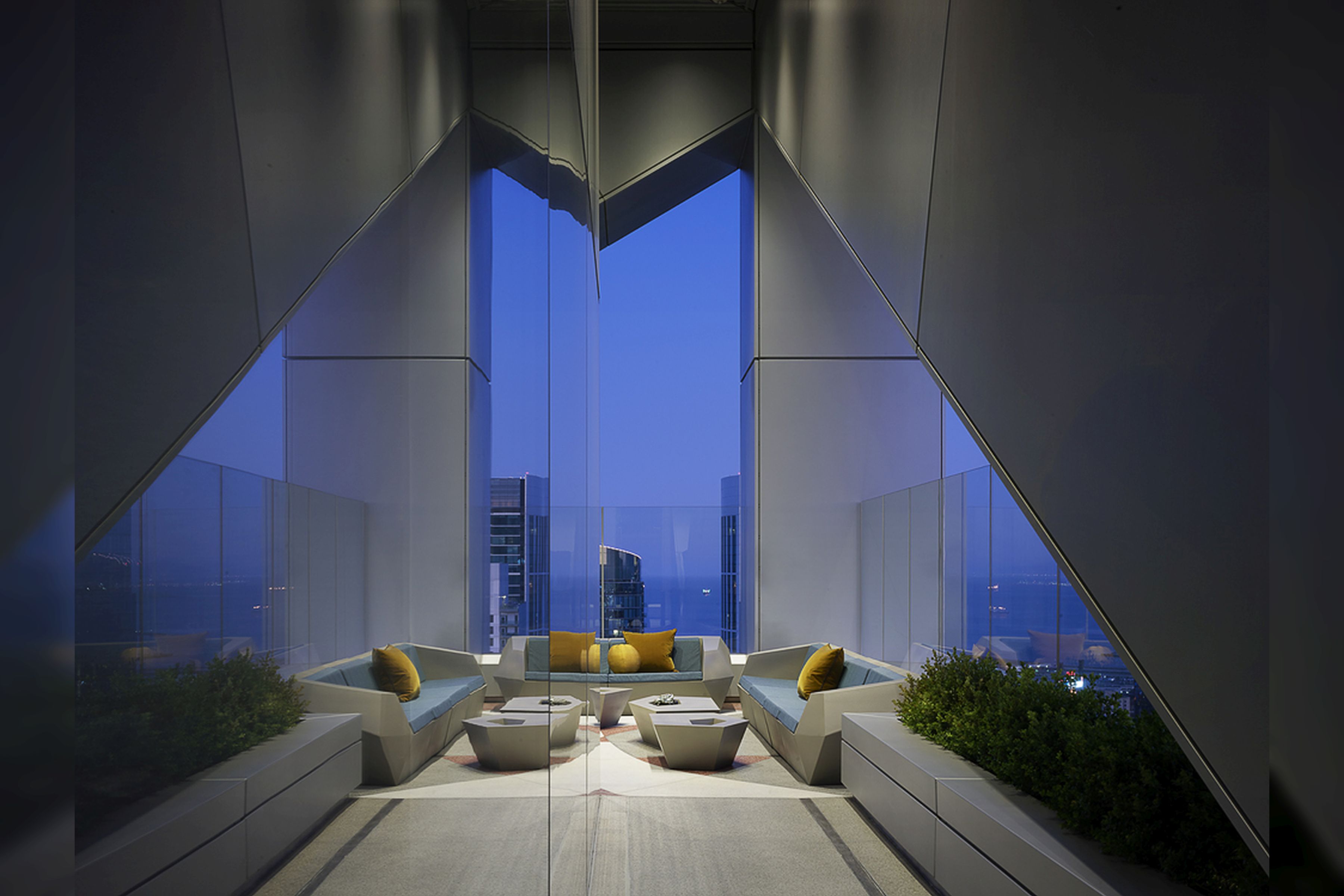  Wrapped in Glass. Enveloped by Views. - 物件實景