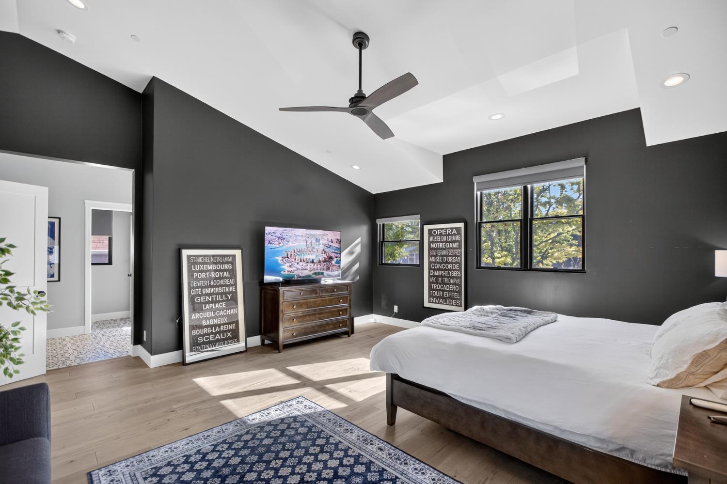 Sacramento, California, 95816, United States, 3 Bedrooms Bedrooms, ,5 BathroomsBathrooms,Residential,For Sale,1978117