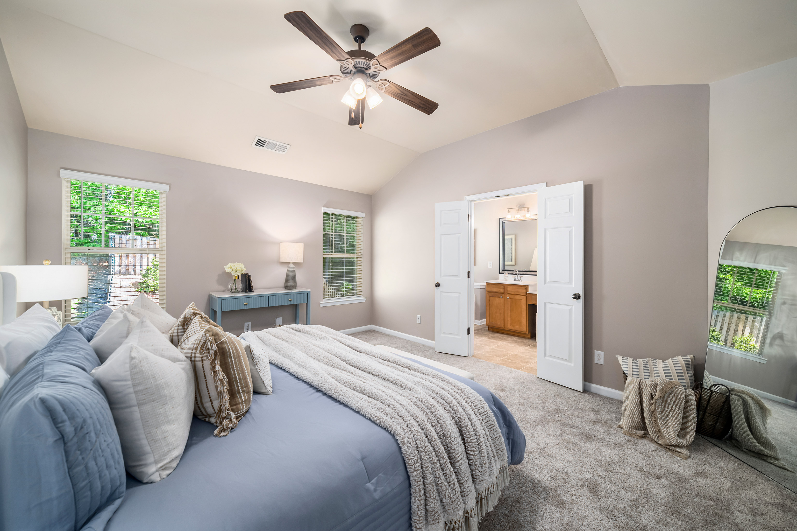  Beautifully Appointed End-Unit Townhome - 物件實景