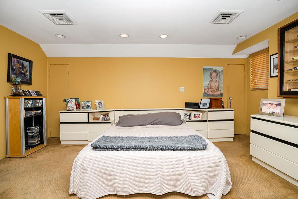 Oceanside, New York, 11572, United States, 3 Bedrooms Bedrooms, ,3 BathroomsBathrooms,Residential,For Sale,1908521