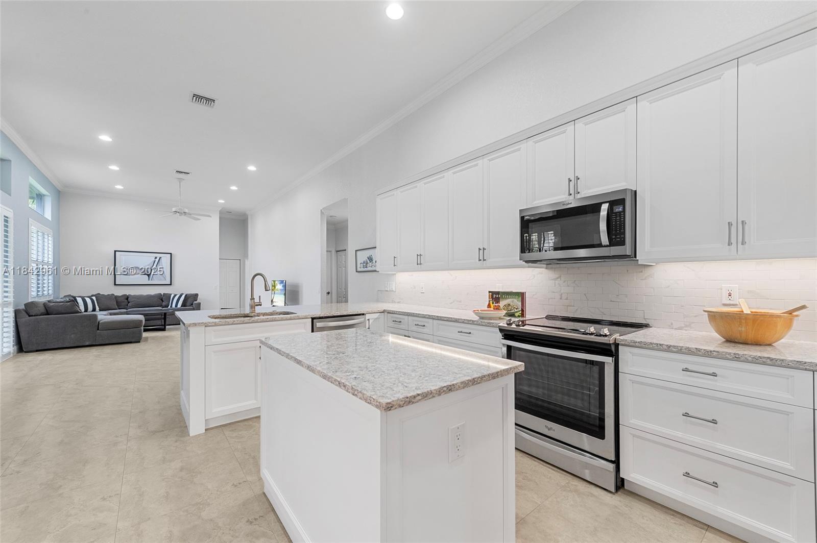 Weston, Florida, 33327, United States, 4 Bedrooms Bedrooms, ,4 BathroomsBathrooms,Residential,For Sale,1900918