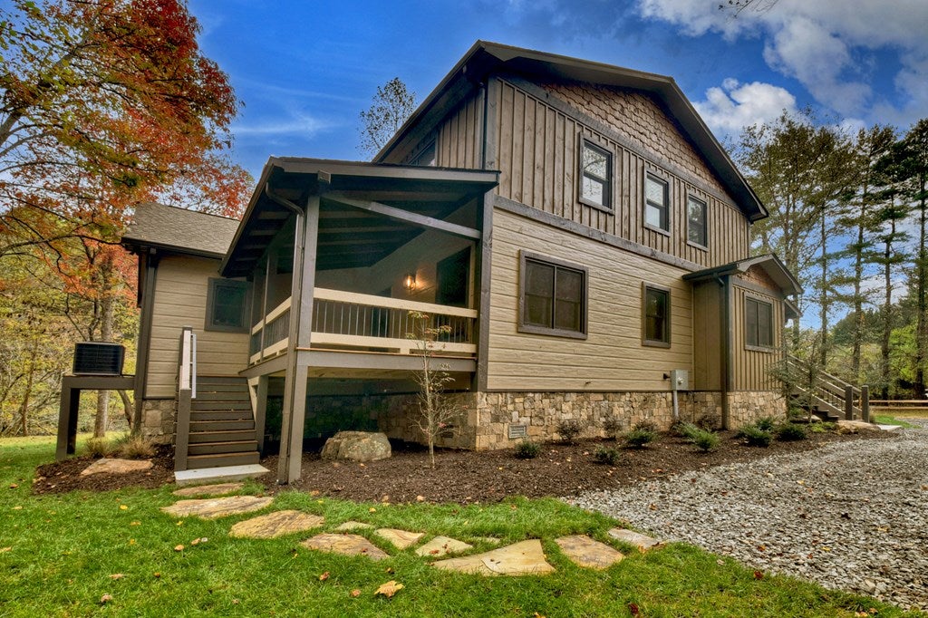 Mineral Bluff, Georgia, 30559, United States, 4 Bedrooms Bedrooms, ,5 BathroomsBathrooms,Residential,For Sale,1986837